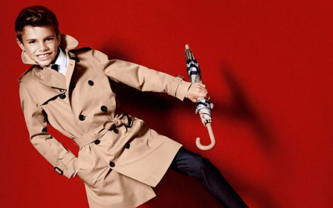 Romeo Beckham apja nyomdokaiba lép - Divathírek -  - Beckham házaspár, burberry, David Beckham, Romeo Beckham, Victoria Beckham divat, 