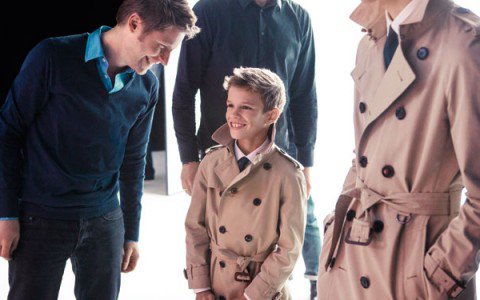 Romeo Beckham apja nyomdokaiba lép - Divathírek -  - Beckham házaspár, burberry, David Beckham, Romeo Beckham, Victoria Beckham divat, 