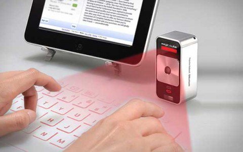 Írj SMS-t lézerrel! -  -  - Celluon Magic Cube, iPad, iPhone, iPod, lézer billentyűzet, notebook, okos telefon, tablet, 