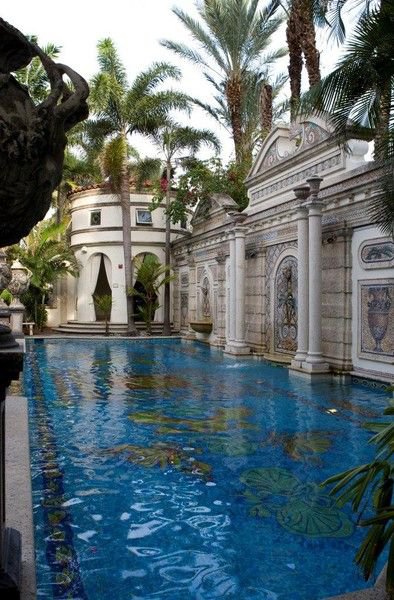 Százmillió dollárért eladó a Versace-villa -  -  - Gianni Versace, Versace-villa,
