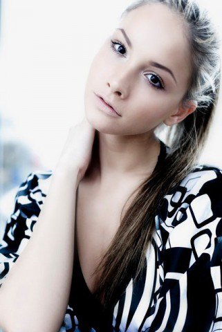 Babát vár a pókerező szépségkirálynő -  -  - anyaság, Miss Earth Hungary, póker, Polgár Krisztina,