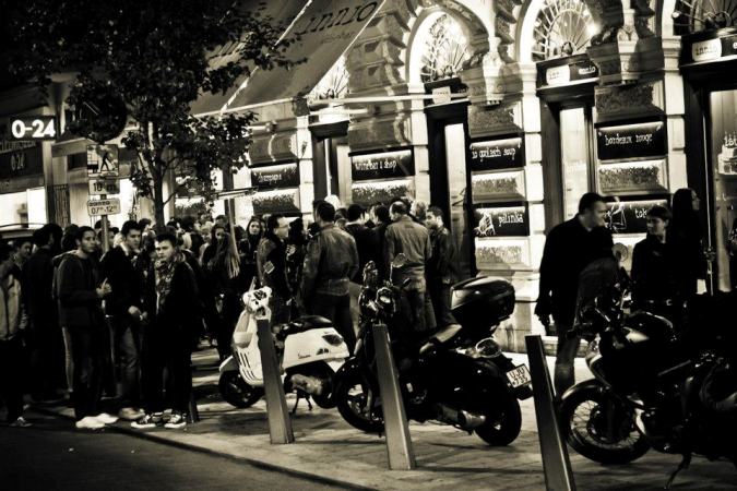 Hedonista isteneknek hódolunk -  -  - ennio innio, enteriőr, innio,
