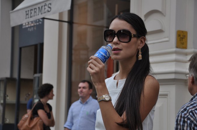 Mit isznak a milliomosnők? - MOBILITY -  - evian, fashion water, hermes, 
