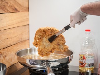 Süsd meg életed rántott húsát! -  -  - Bereznay Tamás, rántott hús, Vénusz Sütőolaj,