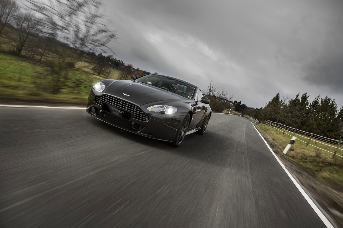 Aston Martin V8 Special Edition - Autó & Motor -  - Aston Martin,