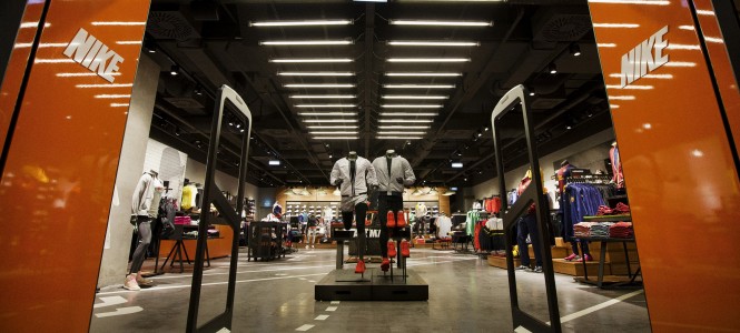 Zséda ledobta a magas sarkút -  -  - Nike, rubint réka, tolvaj renáta, zséda,