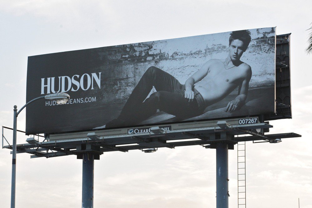 Schwarzenegger fia betör a divatszakmába - Divathírek -  - Arnold Schwarzenegger, divat, Hudson Jeans, modell, 