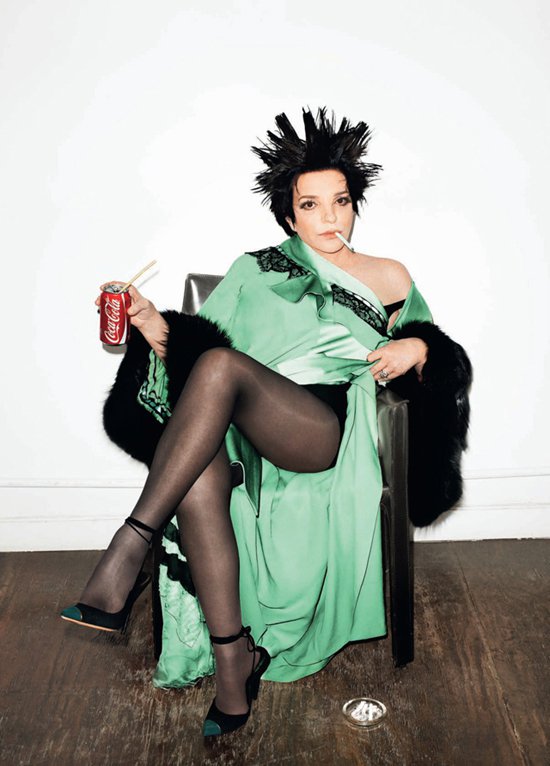 Megjelentek Lisa Minelli provokatív modellképei - Divathírek -  - divat, fotosorozat, képek, Lisa Minelli, Love magazin, modell,