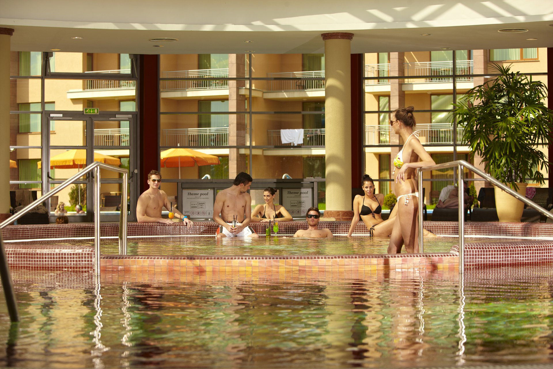 Az örök nyár és az örök élmények birodalma - Apa mappa -  - aquaworld budapest, ramada,