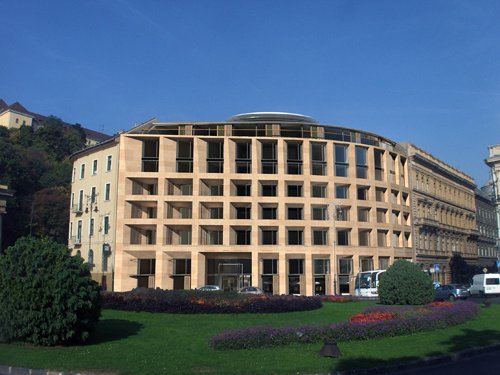 Clark Hotel helyett Clark Irodaházunk lesz - Ingatlanhírek -  - clark ádám tér, ingatlan, irodaház, 