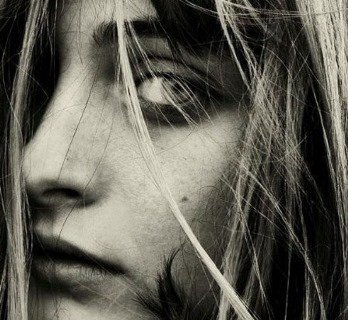 Körömlakkot venni háború idején - ÉLETÉRZÉS - Mindent egymásért - rúzs és tükör, szerelem, 