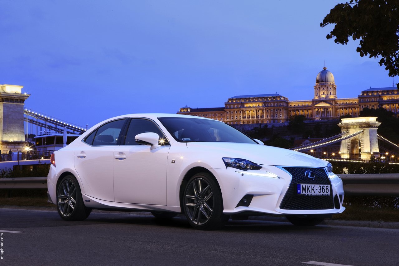 Lexus stílus teszt Budapesten… -  -  - fullhybrid, lexus, lexus is, lexus is300h, 
