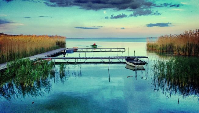 Élünk egy képeslapon - STYLELIFE - Utazás - balaton, rúzs és tükör, szerelem, vitorlázás, 