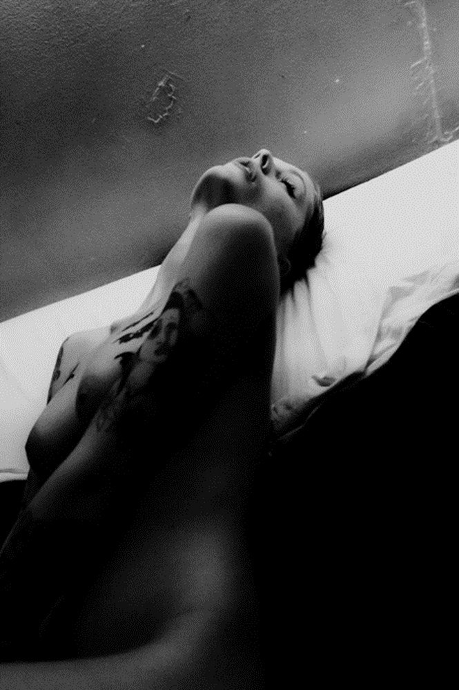 A test a legszebb vászon -  -  - ++meztelens%C3%A9g, ++tetov%C3%A1l%C3%A1s, +erotika, fot%C3%B3,