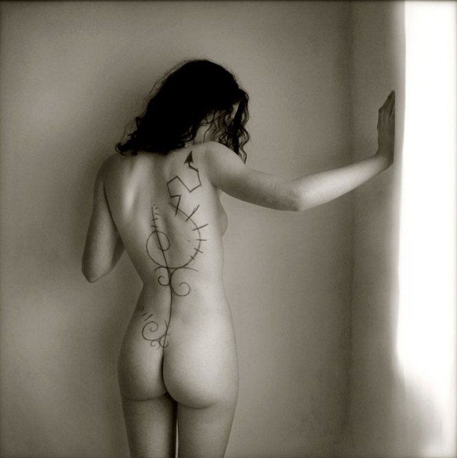 A test a legszebb vászon -  -  - ++meztelens%C3%A9g, ++tetov%C3%A1l%C3%A1s, +erotika, fot%C3%B3,