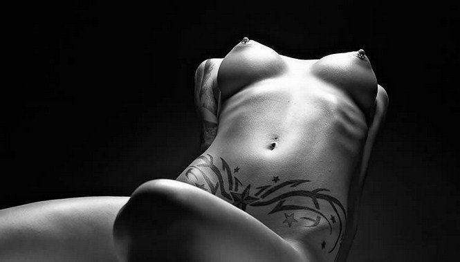 A test a legszebb vászon -  -  - ++meztelens%C3%A9g, ++tetov%C3%A1l%C3%A1s, +erotika, fot%C3%B3,