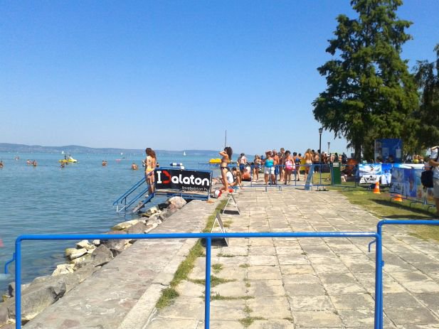 Egy órán belül úszta át a győztes kétszer a Balatont - Kikapcsoló -  - balaton, balaton átúszás, 