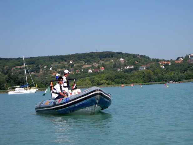 Egy órán belül úszta át a győztes kétszer a Balatont - Kikapcsoló -  - balaton, balaton átúszás, 