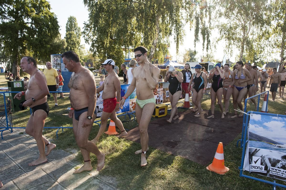 Átúszva búcsúztak a nyártól -  -  - balaton átúszás, rendezvény, stylemagazin, 