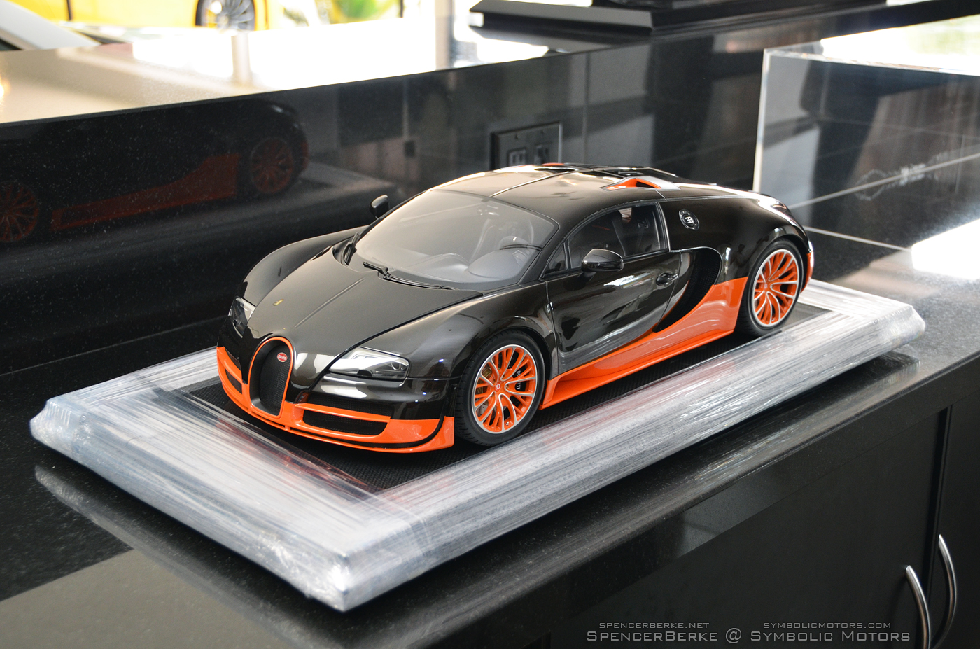 Másfélmilliós makett: Bugatti Veyron - Autó & Motor -  - autó, Bugatti Veyron, luxlife, modell,