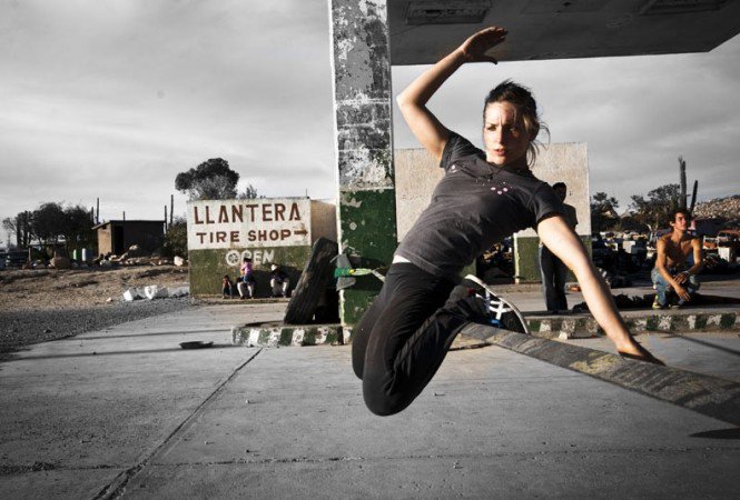 Fantasztikus kaszkadőr teljesítmény feledteti Van Damme spárgáját -  -  - kötéltánc, Volvo, 