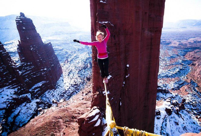Fantasztikus kaszkadőr teljesítmény feledteti Van Damme spárgáját -  -  - kötéltánc, Volvo, 