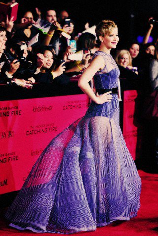 Színésznők átlátszó ruhában -  -  - az éhezők viadala, beyonce, eva longoria, kim kardashian, miley cyrus,