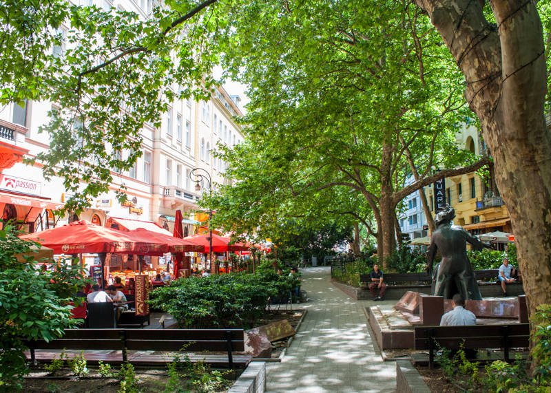 Az ingatlanárak magasabbak a buliövezetekben - Ingatlanhírek -  - belváros, ingatlan, ingatlanpiac, kazinczy utca, lakás, lakáspiac, Liszt Ferenc tér, Ráday utca, 