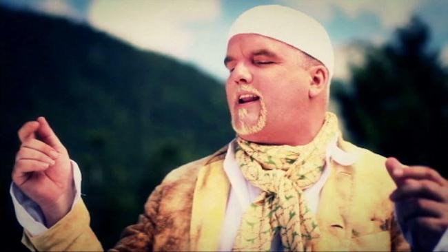 Atomtámadással felérő audiovizuális pusztítás - ÉN - Divathírek - gardrób, kun gergely, 