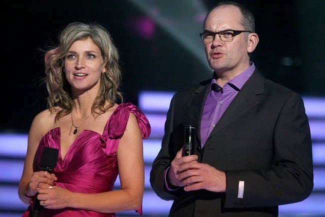 Gundel Takács és a barteröltöny - ÉN - Divathírek - a dal, gardrob, gundel takács gábor,