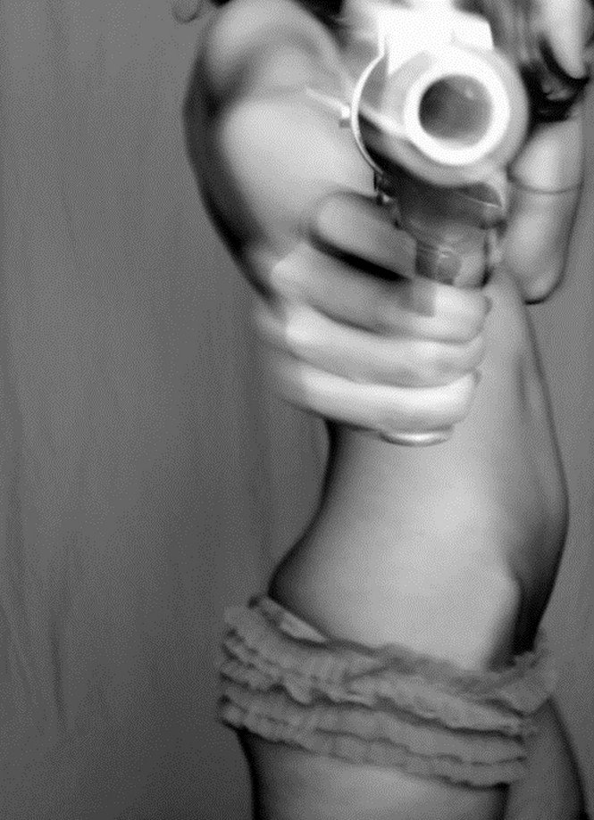 Csajok puskával -  -  - +fegyverek, +fot%C3%B3, erotika, 