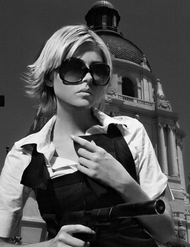 Csajok puskával -  -  - +fegyverek, +fot%C3%B3, erotika, 