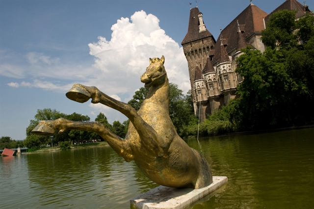 Városligeti tó - vizi szobrokkal -  -  - érdekességek, kultúra, Városliget, 