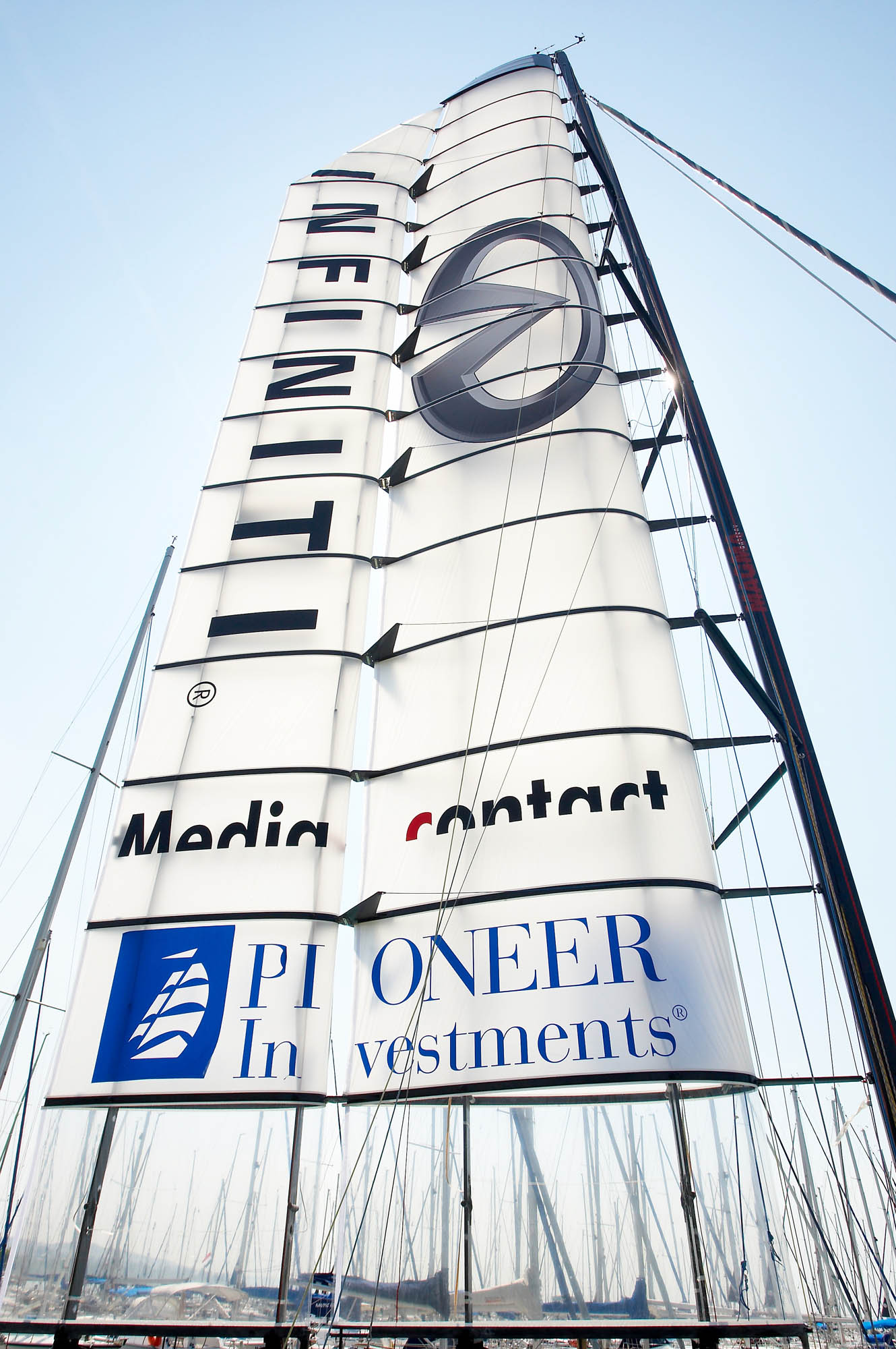 Bemutatták a világújdonságnak számító Infiniti-szárnyat -  -  - 