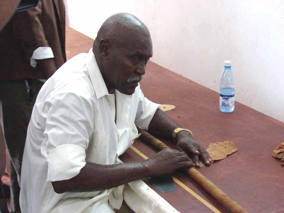 A világ leghosszabb szivarja - Utazás -  - érdekességek, Havanna, Kuba, szivar,