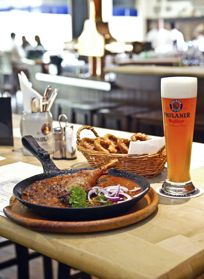 Bajor hangulat -  -  - mom park, paulaner mom park, paulaner sörház,