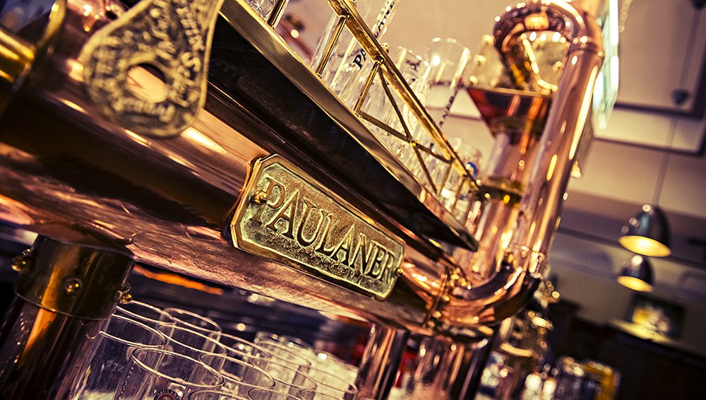 Bajor hangulat -  -  - mom park, paulaner mom park, paulaner sörház,