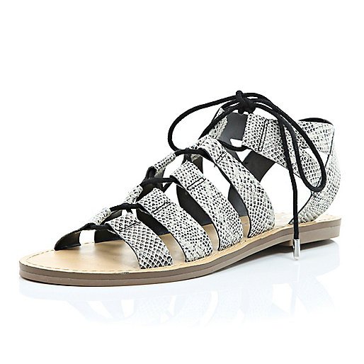 Bazár: Trendi és kényelmes szandálok nyárra -  -  - bazár, divat, stílus, szandál, 