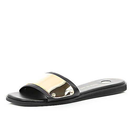 Bazár: Trendi és kényelmes szandálok nyárra -  -  - bazár, divat, stílus, szandál, 