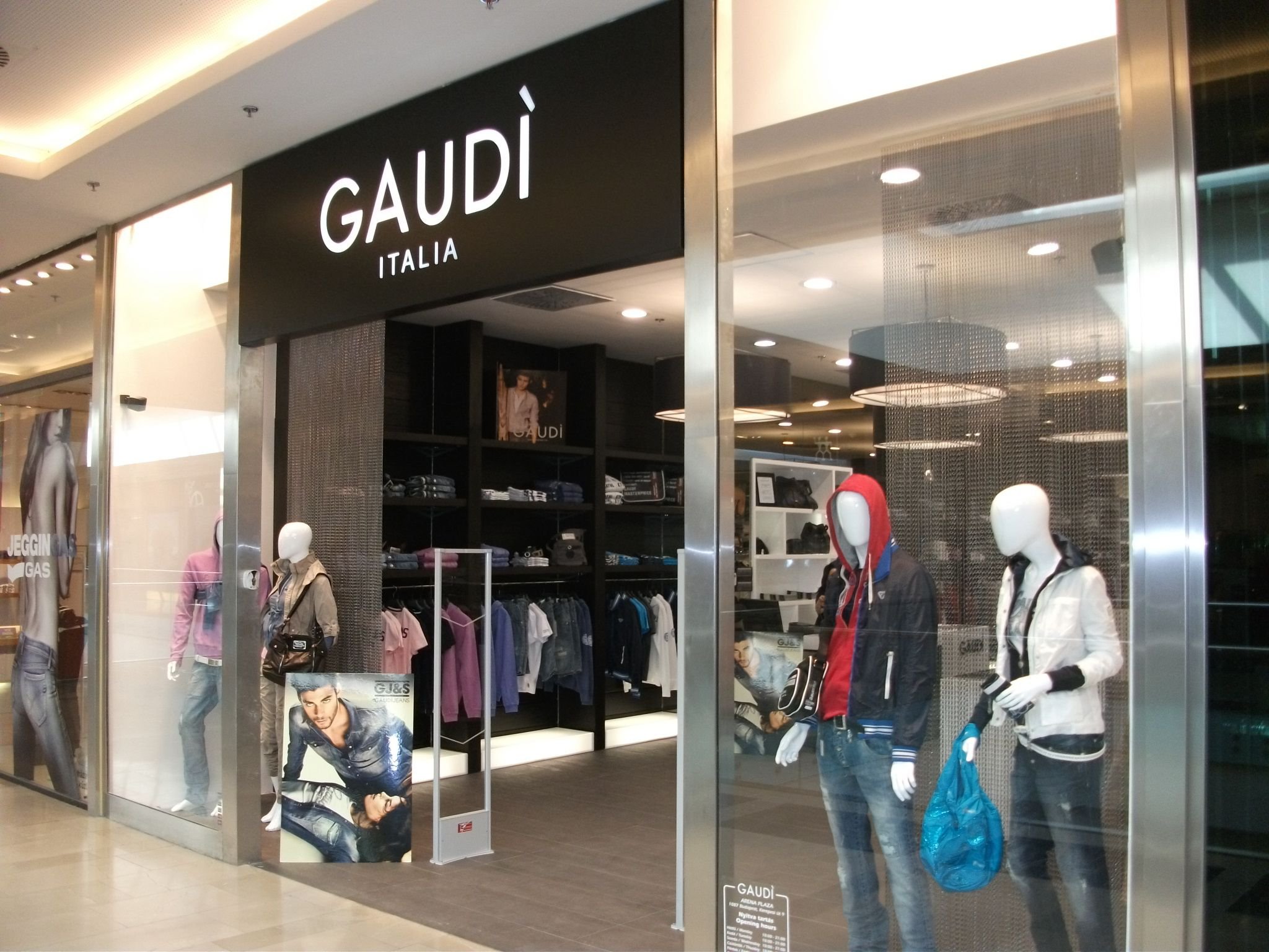 Gaudí Jeans: már nem csak Interneten! - Divathírek -  - Aréna Pálza, farmer, Gaudí Jeans, 