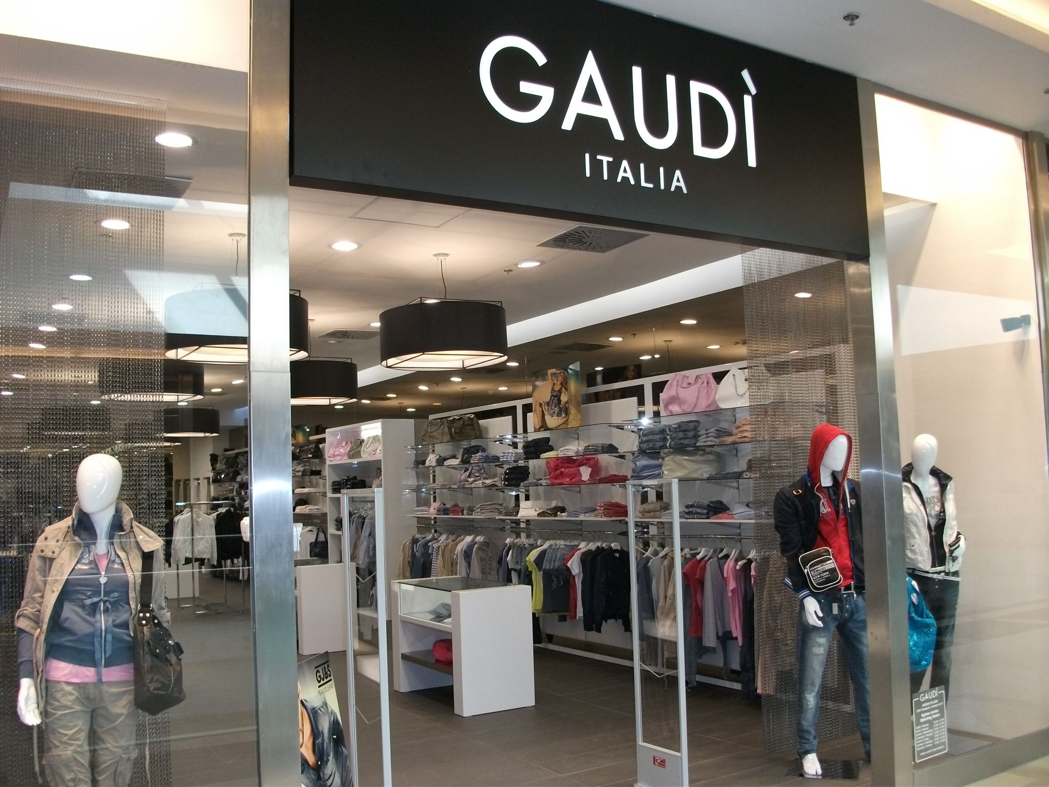 Gaudí Jeans: már nem csak Interneten! - Divathírek -  - Aréna Pálza, farmer, Gaudí Jeans, 