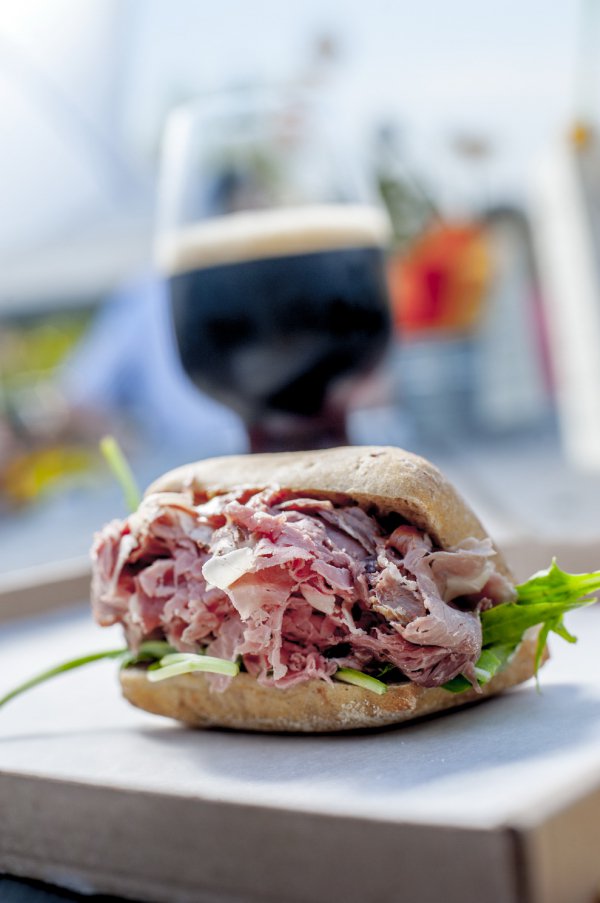 Sör mi több: ma ünnepeljük a sör világnapját - STYLELIFE -  - sör, szabadidő, világnap,