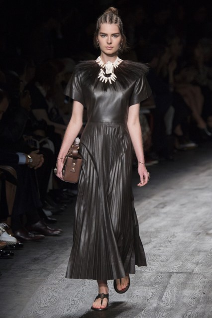 Párizsból szeretettel - Jelentés a divathétről -  -  - chanel, dior, elie saab, louis vuitton, saint laurent, valentino, 