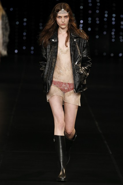 Párizsból szeretettel - Jelentés a divathétről -  -  - chanel, dior, elie saab, louis vuitton, saint laurent, valentino, 