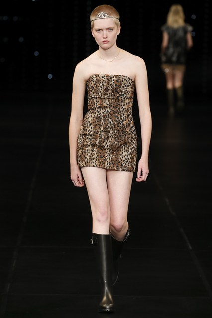 Párizsból szeretettel - Jelentés a divathétről -  -  - chanel, dior, elie saab, louis vuitton, saint laurent, valentino, 