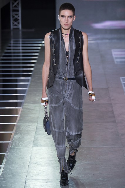 Párizsból szeretettel - Jelentés a divathétről -  -  - chanel, dior, elie saab, louis vuitton, saint laurent, valentino, 