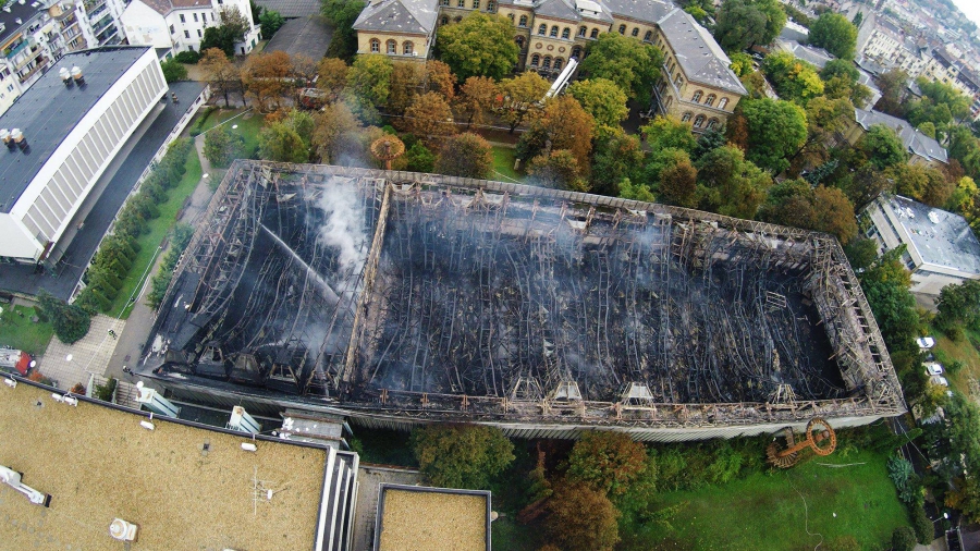 Kiégett a TF sportcsarnoka -  -  - mocsai lajos tf, tf, tf leégett, tf tűz,