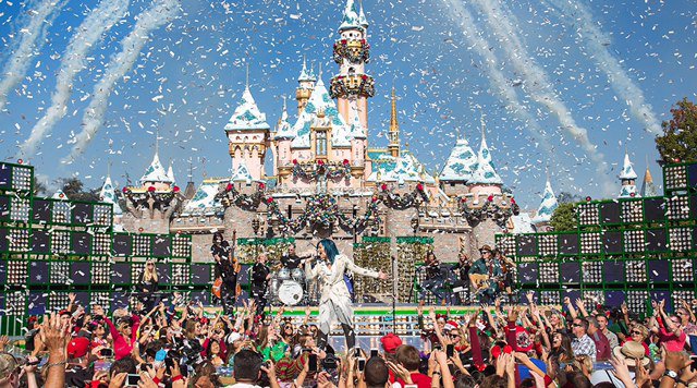 Disneyland karácsonykor - Utazás -  - disneyland, franciaország, karácsony, párizs, utazás, 