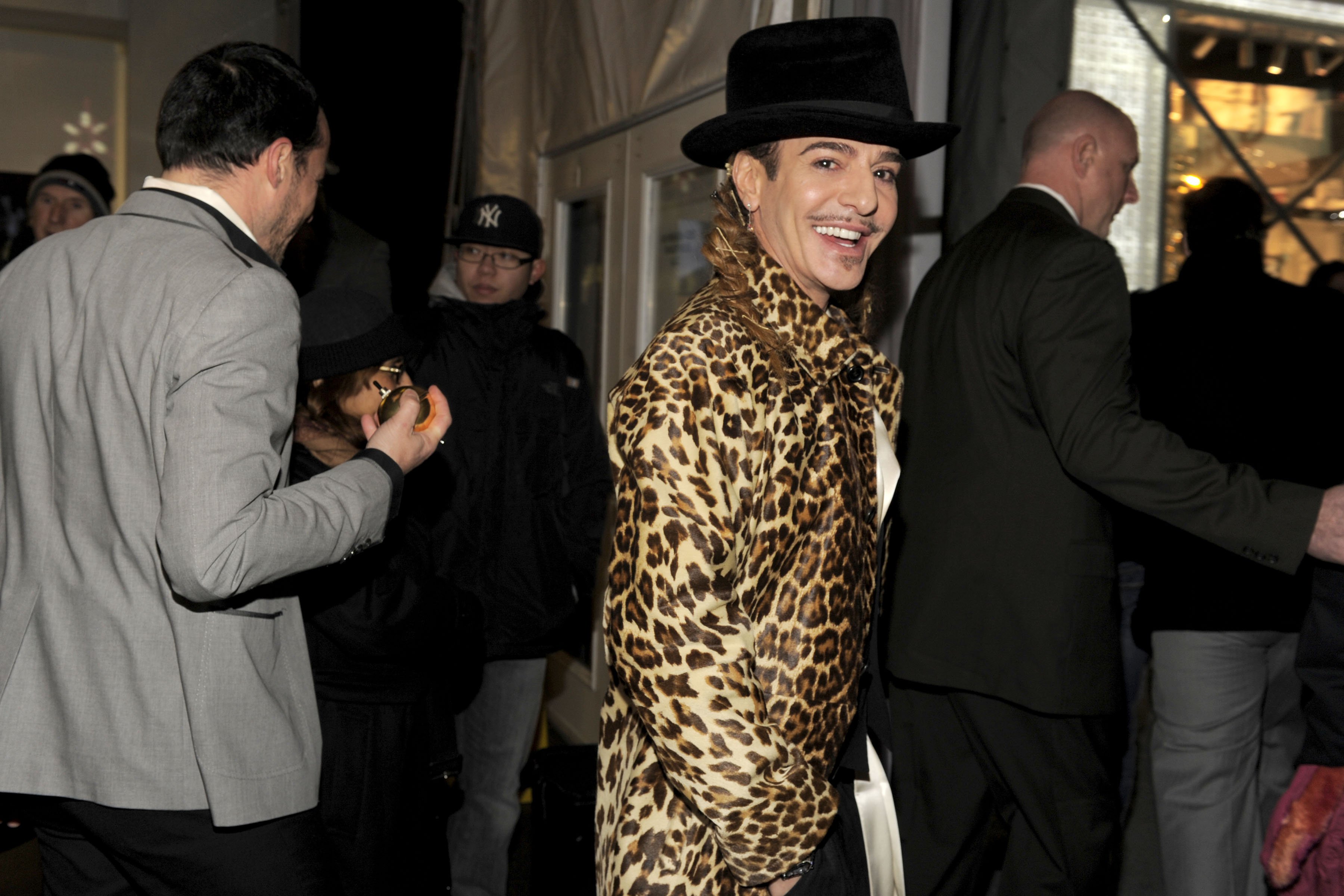 Komoly bajban Galliano: kidobta a Dior - Divathírek -  - Dior, divat, John Galliano, 