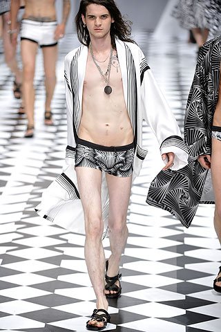 Elgurult a gyógyszer: szokatlan férfitrendek 2011 tavaszán - Divathírek -  - 2011, divat, férfi,